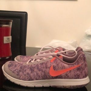 NIKE FLEX EXPERIENCE PREMIUM SNEAKERS WOMENS S 8